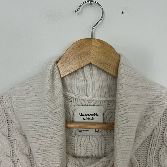 Abercrombie & Fitch Cream Cable Knit Turtleneck Sweater - Picture 7 of 8